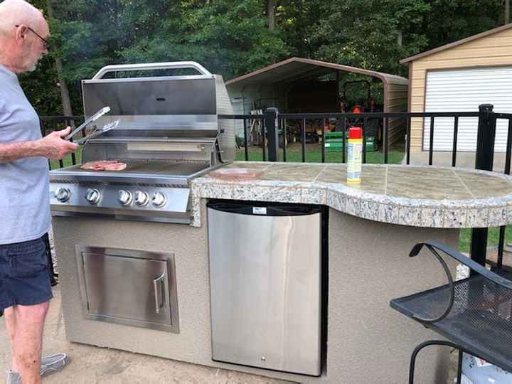 Kokomo Grill Maui BBQ Island | 7'6" Outdoor Kitchen | 33" Round Bar & LED Lights | Built-In BBQ