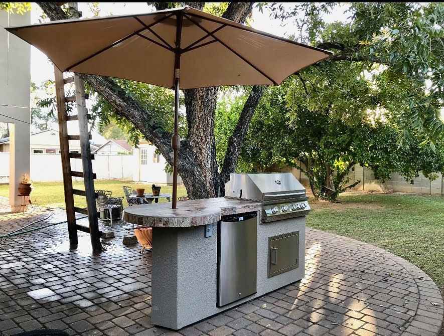 Kokomo Grill Maui BBQ Island | 7'6" Outdoor Kitchen | 33" Round Bar & LED Lights | Built-In BBQ